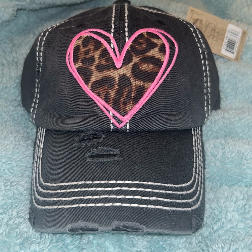 Cheetah heart ballcap